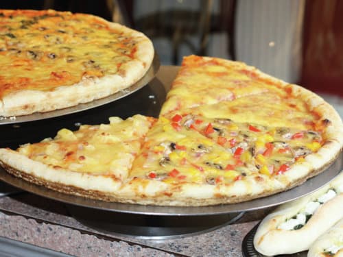 Glutenfreie Pizza frisch zubereitet